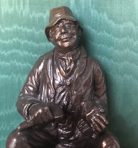 Statue cast metal old man - cast,