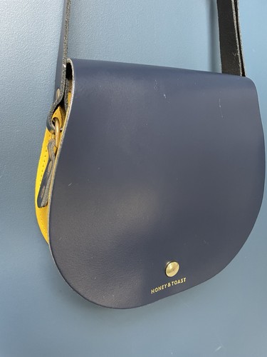Honey toast saddle - toast, bag