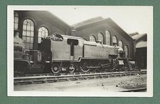 C1950'S SMALL B/W PHOTO SOUTHERN RAILWAY ENGINE NO.1911 AT BATTERSEA SHEDS