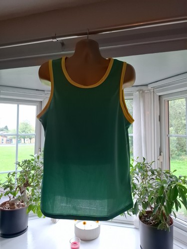 Green sports sleeveless vest - sleeveless,
