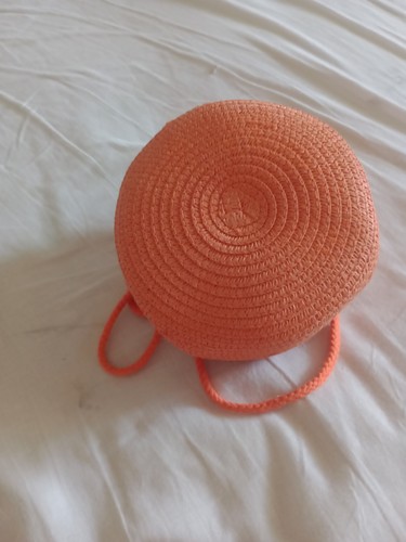 Small round straw handbag - round,