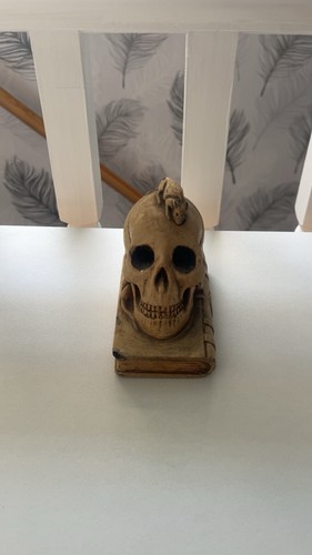 Skull collectible ornament