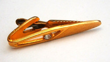 L924) vintage gold tone glass diamante Diamond logo motif on back tie clip