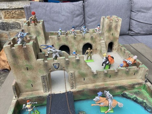 Vintage binbak medieval castle - binbak,