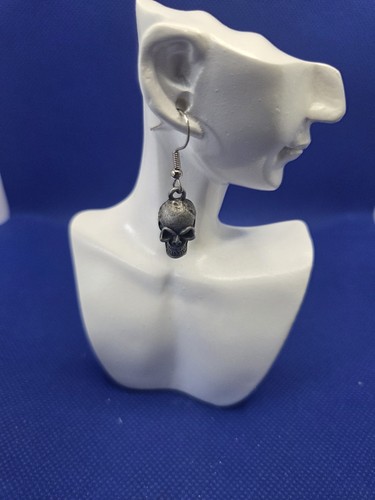 Dark gothic skull - dark,