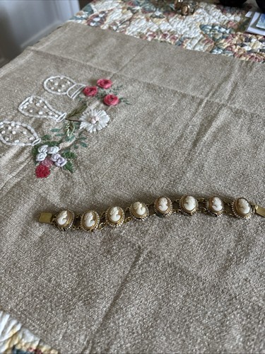 Lovely vintage she cameo - lovely,