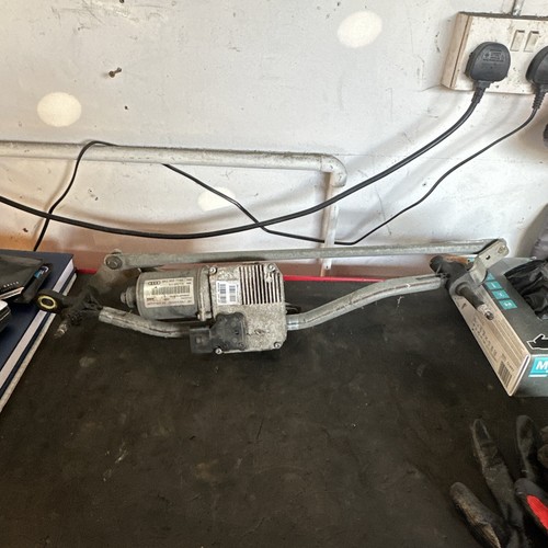 Audi front windscreen - front,