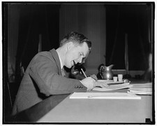 Photo:1930s Man Smoking Pipe