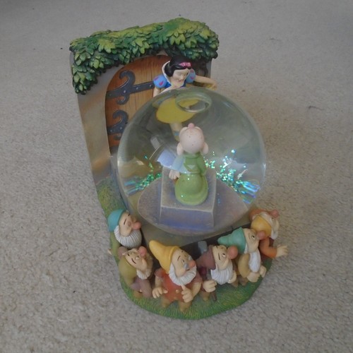 Disney snow white - white, kissing