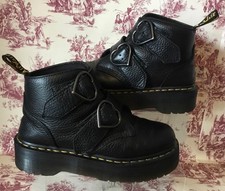 Dr Martens Devon Heart Black