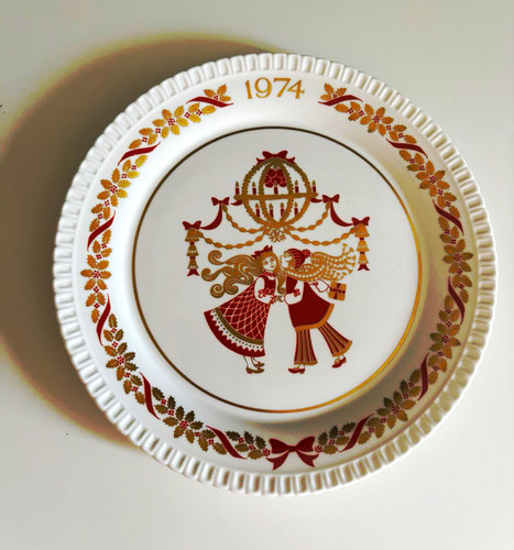 Spode 1974 christmas plate - spode,