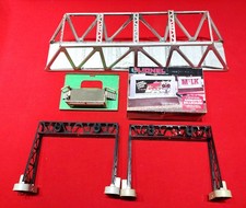 LIONEL 0 GAUGE JOB LOT BRIDGE SIGNAL BRIDGES GANTRIES ELECTRONIC BILLBOARD ETC