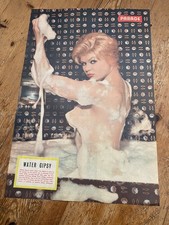 Parade Glamour Magazine Colour