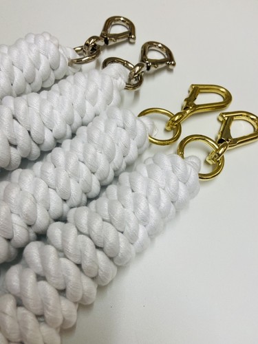 White leadrope hand - leadrope, showing