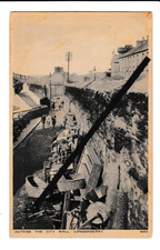 POSTCARD ; OUTSIDE THE CITY WALL, LONDONDERRY - NORTHERN IRELAND - POSTED 1933