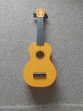 Mahalo Ukulele U30G/YW with Zip Bag - Yellow.