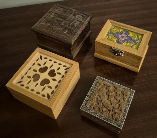 Lot wooden trinket - 4,