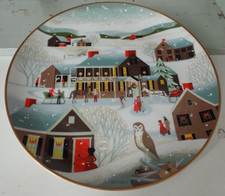 THE VILLAGE INN CHRISTMAS PICTURE PLATE/VINTAGE/DISPLAY/BETSEY BATES/ORNAMENT