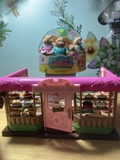 Li’l Woodzeez Bakery Playset + Squirrel Family