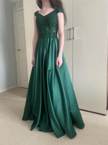 Emerald green prom dress - prom,