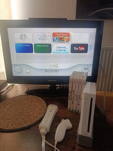 Nintendo wii white console - wii,