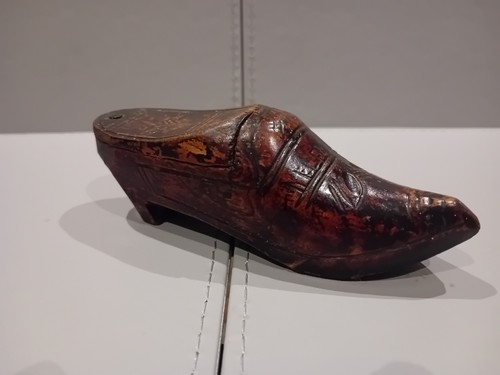 18th century snuff shoe - snuff,