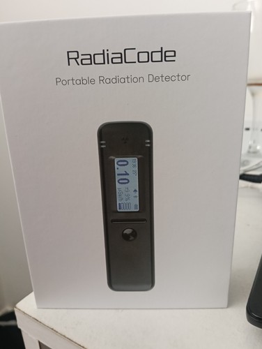Portable radiation detector