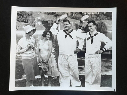 Laurel and hardy sailors women - laurel,