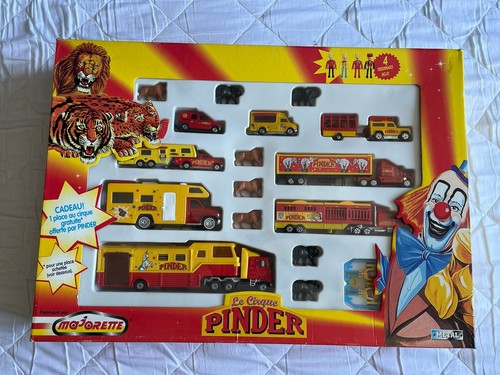 Majorette pinder circus - pinder,