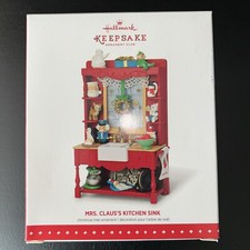 Hallmark Ornament 2015 Mrs. Claus's Kitchen Sink Member's Exclusive: NIB