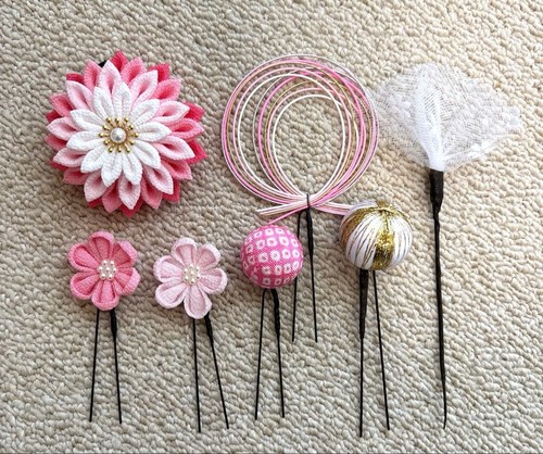 Pink tsumami kanzashi hair