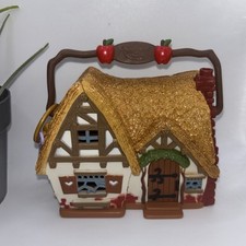 Animators collection Micro Disney Snow White  little play house toy cottage VGC