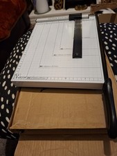 NEW  Grade A4 Paper Guillotine
