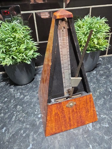 Wooden metronome working - metronome:,