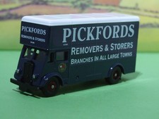 Lledo  Pickfords Removers Guy