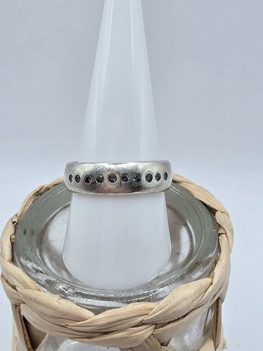 9ct white gold alexandrite - white,
