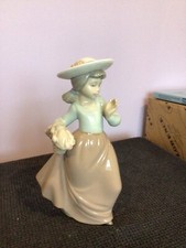 Lladro NAO - Girl with Flower