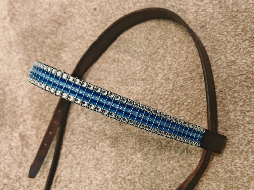 Blue velvet silver gem - &,