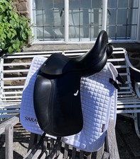 17” Wide (+2) Equipe Emporio Monoflap Dressage Saddle - Black