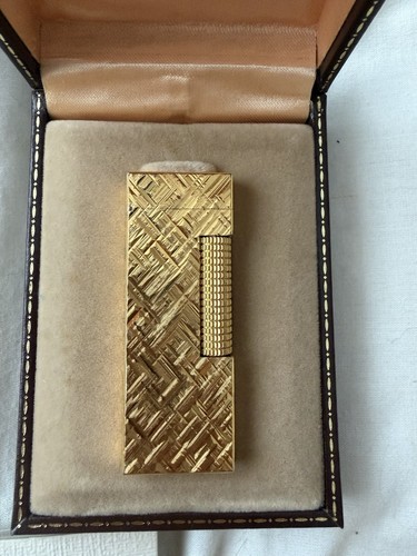 Dunhill gold plated lighter - gold,