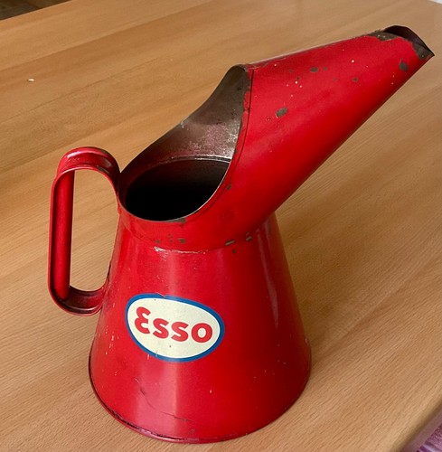 Vintage esso half - gallon, oil