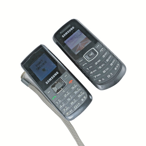 Two samsung mobiles phones - two,