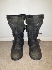 Black Lindstrands Outlast