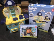 Bluey Kitchen Playset kids used. With a BNIB tea party set. Pick up 