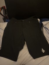 Volcom Shorts Black Size 34 Brand New Cycle Shorts with Pockets