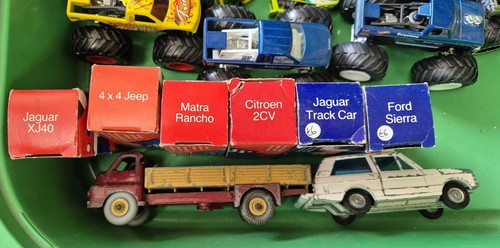 Joblot bundle play - bundle, corgi