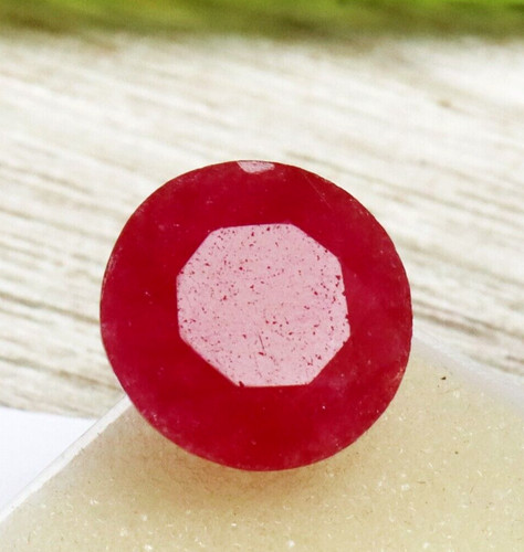 Round cut natural red - cut,