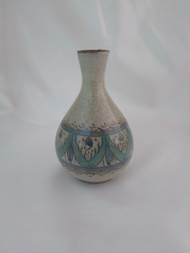 Studio pottery vase marked - studio,