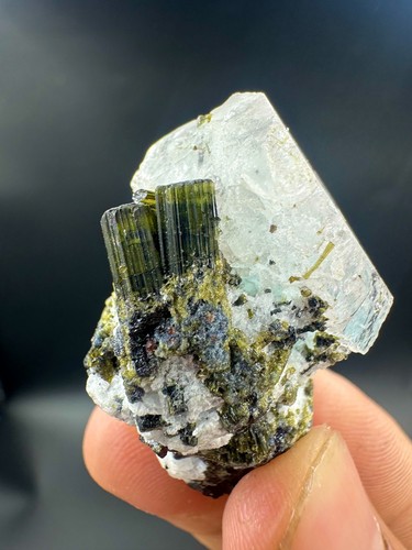 Carat aquamarine crystal - aquamarine,