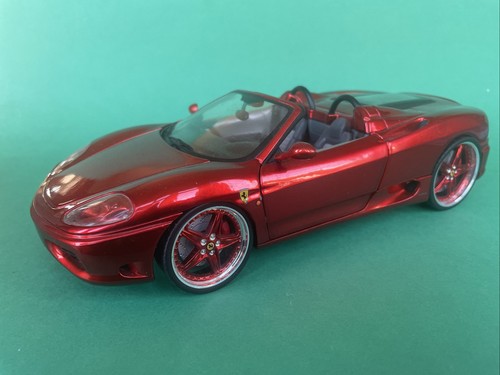 Cars ferrari hotwheels - 1:18,